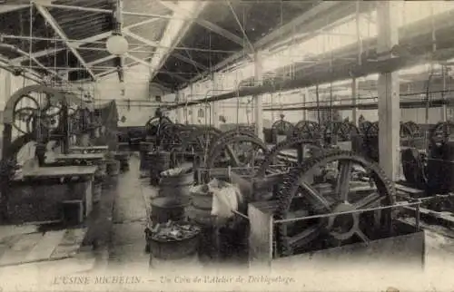 CPA Clermont Ferrand Puy de Dôme, L'Usine Michelin, Un Coin de l'Alelier de Déchiquetage