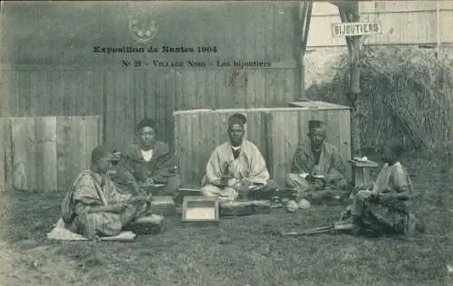 Ak Nantes Loire Atlantique, Exposition de Nantes 1904, Village Noir, Les bijoutiers, fünf Mens...