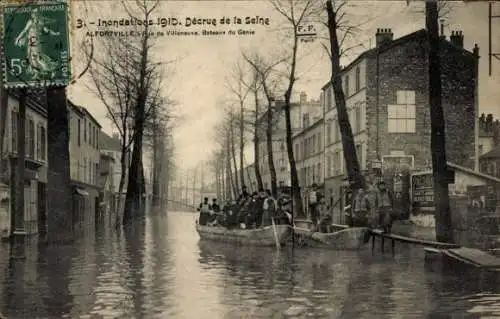 CPA Alfortville Val de Marne, Rue de Villeneuve, Bateaux du Genie, Inondations 1910