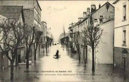 Ak Alfortville Val de Marne, Überschwemmung, Januar 1910, Rue Véron, Wasserhöhe über einem Meter