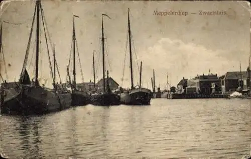 Ak Zwartsluis Zwartewaterland Overijssel, Hafen mit Segelbooten, ruhiges Wasser, Häuser am Ufer
