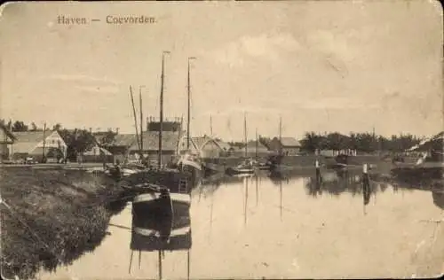 Ak Coevorden Drenthe, Hafenansicht, Boote, Häuser am Wasser