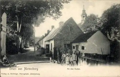 Ak Ahrensburg in Holstein, an den Buden