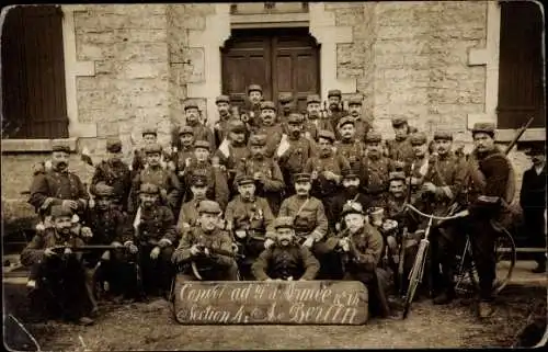 Foto Ak Französische Soldaten in Uniformen, Gruppenaufnahme