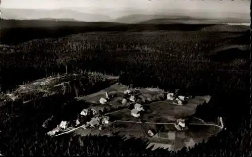Ak Zwieselberg Alpirsbach im Schwarzwald, Fliegeraufnahme, Schwarzwaldgasthof Auerhahn
