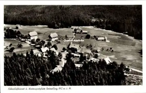 Ak Zwieselberg Alpirsbach im Schwarzwald, Fliegeraufnahme, Gasthaus und Pension Auerhahn