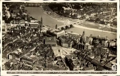 Ak Dresden Altstadt, Neumarkt, Frauenkirche, Schloss, katholische Hofkirche, Luftbild