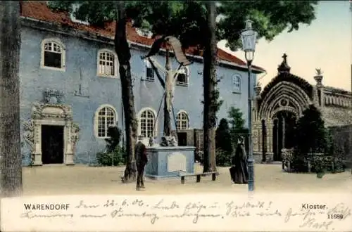 Ak Warendorf im Münsterland, Kloster, Statue mit Kreuz,  Architektur, Menschen