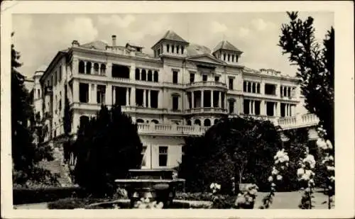 Ak Balatonfüred Ungarn, Historisches Gebäude, Garten, Schwarz-Weiß-Foto