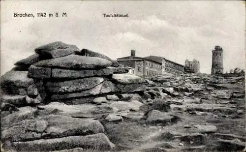 Ak Brocken im Harz, Felsen, Hotel, Teufelskanzel, Landschaft, 1142 m ü. M.