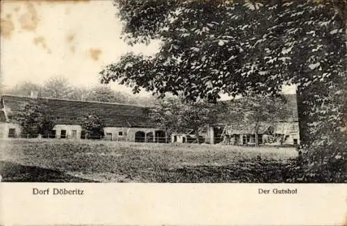 Ak Döberitz im Havelland, Der Gutshof im Dorf