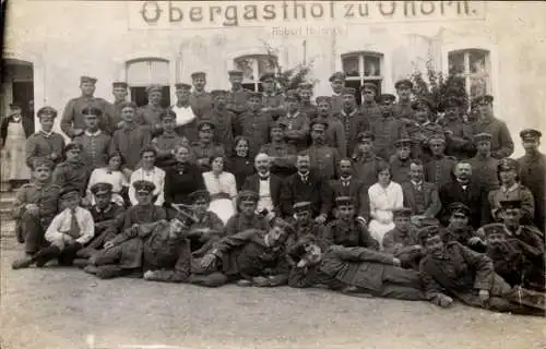 Foto Ak Ohorn in Sachsen, Obergasthof Robert Heinrich, Deutsche Soldaten in Uniform, Gruppenbild