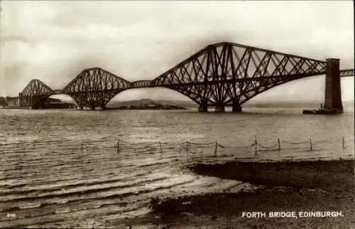 Ak Edinburgh Schottland, Forth Bridge, beeindruckende Brücke, Schiffsverkehr, Wasserflächen