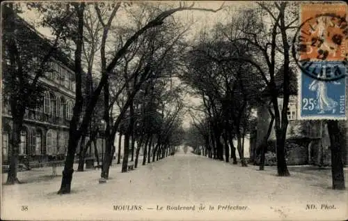 Ak Moulins Allier, Boulevard de la Préfecture, Bäume,  Architektur, schwarz-weiß Fotografie