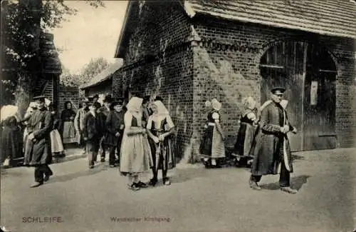 Ak Schleife Sachsen, Wendischer Kirchgang