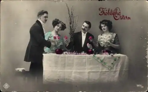 Ak Glückwunsch Ostern, Zwei Paare am Tisch, Ostereier