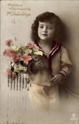 Ak Kind mit Blumenstrauss zum Geburtstag