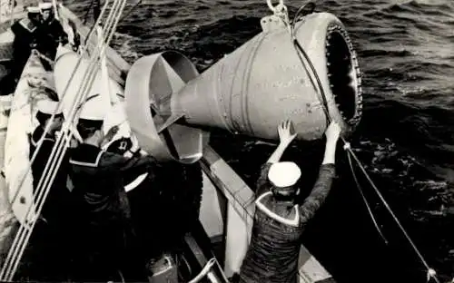 CPA Force Navale Belge, Mouillage d'une drague accustique