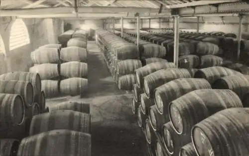 Ak Portugal, Wein, Weinfässer
