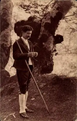 Ak Pau Pyrénées-Atlantiques, Mann in Volkstracht