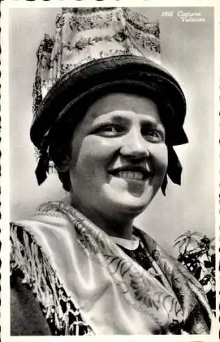 Ak Kanton Wallis, Junge Frau in Volkstracht