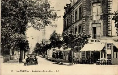 Ak Cabourg Calvados, L'Avenue de la Mer