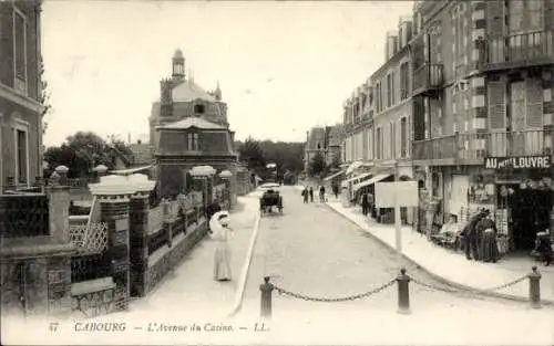 Ak Cabourg Calvados, Avenue du Casino, Au petit Louvre
