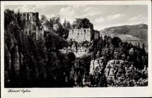 Ak Oybin in der Oberlausitz, Kurort Cybin, Ruinen im Zittauer Gebirge, Hochwald im Hintergrund