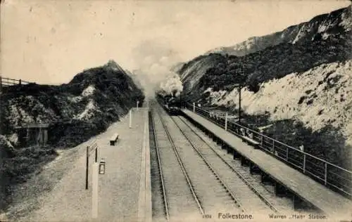 Ak Folkestone Kent England, Bahnhof Warren Halt, Zug auf den Gleisen, umliegende Landschaft