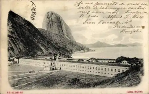 Ak Rio de Janeiro Brasilien, Militärschule, Fluss, Berg, Gebäude, Wolken