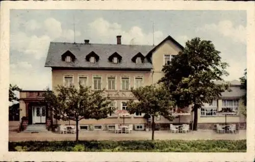 Ak Colditz in Sachsen, Hotel Waldschänke, historische Fassade, Bäume, Terrasse