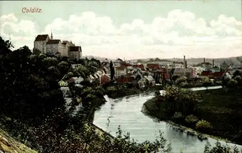 Ak Colditz in Sachsen, Schloss  Stadtansicht, Fluss, bewaldete Umgebung