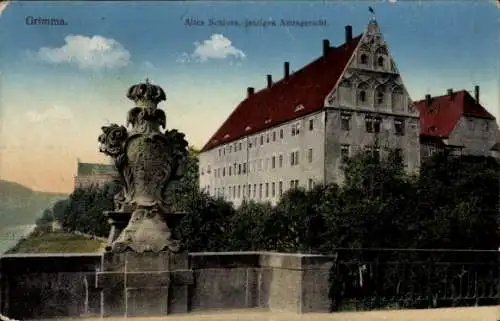 Ak Grimma in Sachsen, Altes Schloss, jetziges Amtsgericht, idyllische Landschaft, alte Archite...
