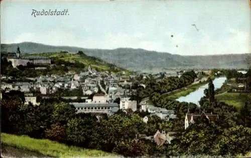 Ak Rudolstadt in Thüringen, Stadtansicht, Fluss, Hügel, Gebäude, Bäume, Postkarte