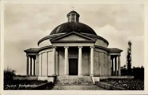 Ak Gaildorf am Kocher Württemberg, Friedhofskapelle, runde Kapelle mit Säulen, Dach mit Fenster
