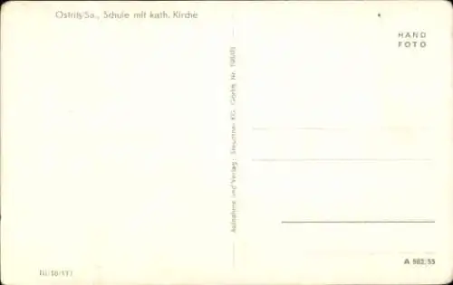 Ak Ostritz in der Oberlausitz, Schule mit kath. Kirche