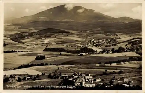 Ak Lam im Bayerischen Wald Oberpfalz, Talblick über Lobberg und Lam, Hohenbogen im Hintergrund...