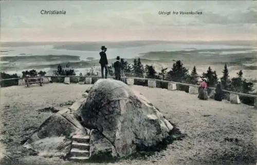 Ak Christiania Oslo Norwegen, Aussicht vom Voxenkollen, Menschen auf Aussichtspunkt, Landschaft