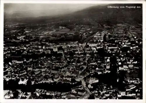 Ak Offenburg in Baden Schwarzwald, Fliegeraufnahme vom Ort