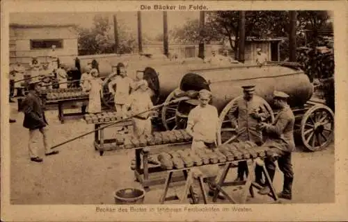 Ak Feldbäckerei, Brot backen im fahrbaren Feldbackofen