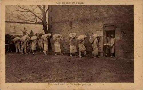 Ak Feldbäckerei, Mehl wird zur Backstube getragen