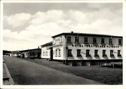 Ak BERG WASSERKUPPE befindet sich in Gersfeld, Foto eines Hotels, Restaurant, architektonische An