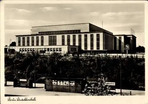 Ak Berlin Charlottenburg, Bahnhof Zoo, Deutschlandhalle, Gebäudefront, Parkplätze, S-Bahnhalteste