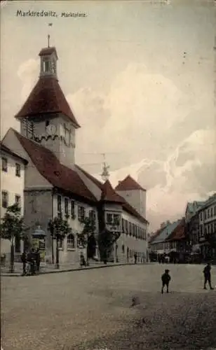 Ak Marktredwitz im Fichtelgebirge, Marktplatz, Rathaus mit Uhrturm,  Gebäude