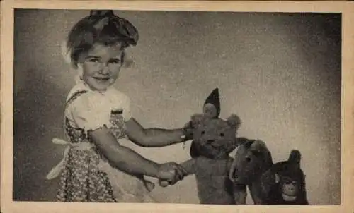 Ak Mädchen mit Teddybär und Stofftieren