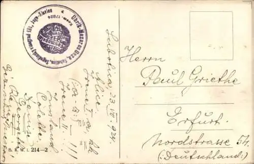 Ak Mädchen mit Hut posiert vor einem Spiegel