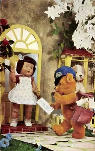 Ak Szene mit Puppen, Teddy als Postbote übergibt Brief an Frau, Hund im Fenster