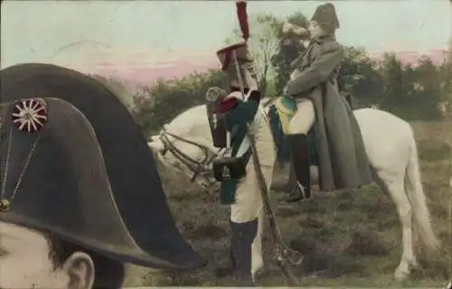 Ak Napoleon zu Pferde, Französischer Soldat in Uniform