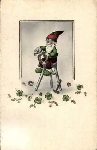 Ak Zwerg putzt Hufeisen, Kleeblätter