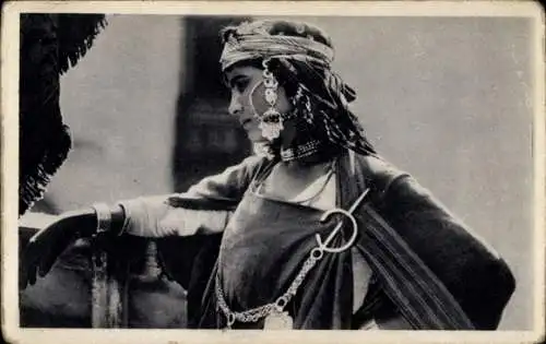 Ak Eine lybische Schönheit, Frau, Portrait